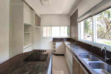 Casa de condomínio à venda com 459m², 6 quartos e 4 vagas Casa de condomínio à venda com 459m², 6 quartos e 4 vagasCozinha