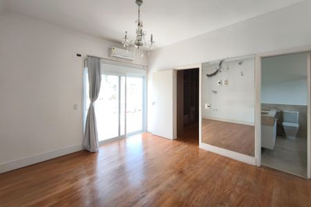 Casa de condomínio à venda com 459m², 6 quartos e 4 vagas Casa de condomínio à venda com 459m², 6 quartos e 4 vagasQuarto Suíte 3