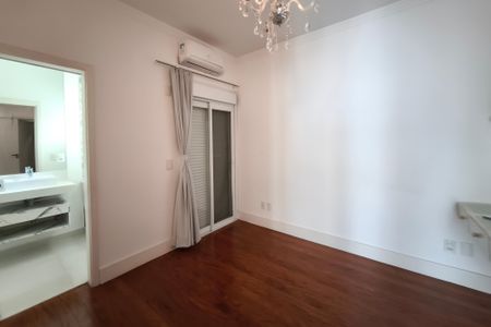 Casa de condomínio à venda com 459m², 6 quartos e 4 vagas Casa de condomínio à venda com 459m², 6 quartos e 4 vagasQuarto Suíte 2