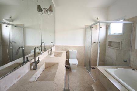 Casa de condomínio à venda com 459m², 6 quartos e 4 vagas Casa de condomínio à venda com 459m², 6 quartos e 4 vagasBanheiro Suíte 3