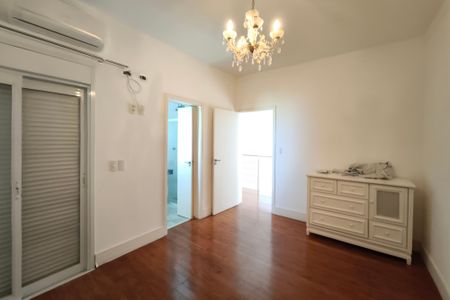 Casa de condomínio à venda com 459m², 6 quartos e 4 vagas Casa de condomínio à venda com 459m², 6 quartos e 4 vagasQuarto Suíte