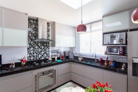 Apartamento à venda com 180m², 3 quartos e 3 vagasCozinha