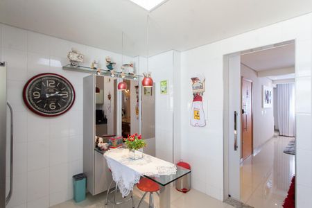 Apartamento à venda com 180m², 3 quartos e 3 vagasCozinha