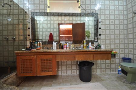 Casa à venda com 999m², 3 quartos e 8 vagasBanheiro da Suíte 1