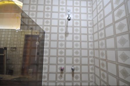 Casa à venda com 999m², 3 quartos e 8 vagasBanheiro da Suíte 2