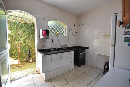 Casa à venda com 999m², 3 quartos e 8 vagasCozinha