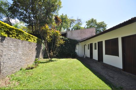 Casa à venda com 999m², 3 quartos e 8 vagasQuintal