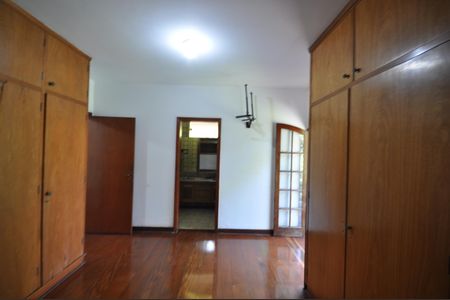 Casa à venda com 999m², 3 quartos e 8 vagasSuíte 2