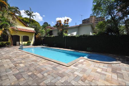 Casa à venda com 999m², 3 quartos e 8 vagasPiscina