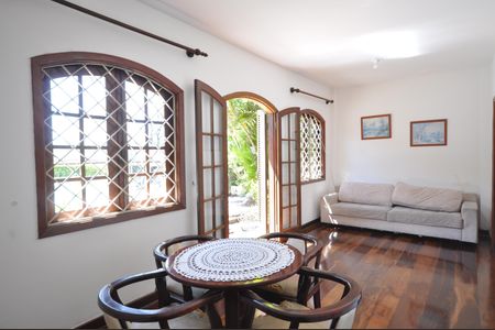 Casa à venda com 999m², 3 quartos e 8 vagasSala de Jantar