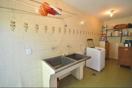 Casa à venda com 999m², 3 quartos e 8 vagasÁrea de Serviço