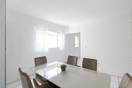 Casa à venda com 252m², 3 quartos e 4 vagas Casa à venda com 252m², 3 quartos e 4 vagasCozinha e Sala de Jantar