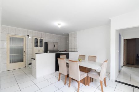 Casa à venda com 252m², 3 quartos e 4 vagas Casa à venda com 252m², 3 quartos e 4 vagasCozinha e Sala de Jantar