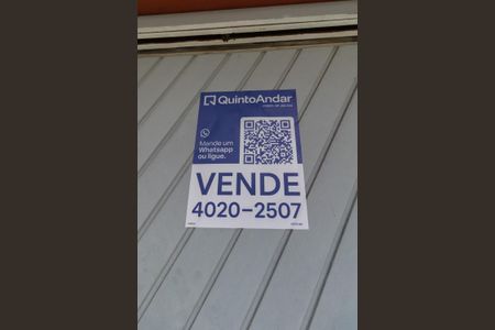 Casa à venda com 252m², 3 quartos e 4 vagas Casa à venda com 252m², 3 quartos e 4 vagasFachada