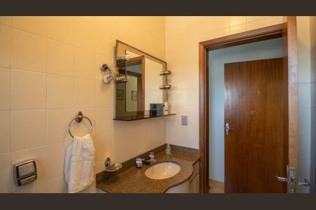 Casa à venda com 600m², 6 quartos e 10 vagasBanheiro da Suíte 2