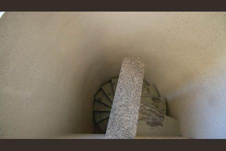 Casa à venda com 600m², 6 quartos e 10 vagasEscada