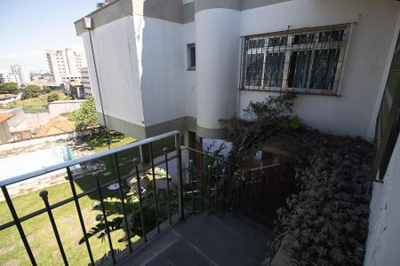 Casa à venda com 600m², 6 quartos e 10 vagasEscada