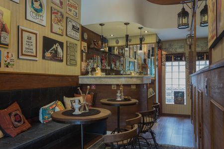 Casa à venda com 414m², 4 quartos e 6 vagasSala