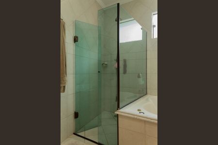 Casa à venda com 414m², 4 quartos e 6 vagasBanheiro da Suíte 1