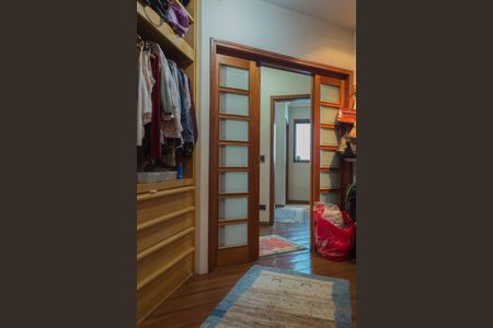 Casa à venda com 414m², 4 quartos e 6 vagasCloset da suíte 1