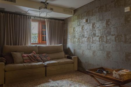 Casa à venda com 414m², 4 quartos e 6 vagasSuíte 2