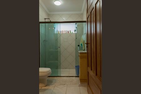 Casa à venda com 414m², 4 quartos e 6 vagasBanheiro da Suíte 2