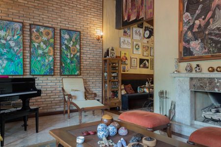 Casa à venda com 414m², 4 quartos e 6 vagasSala