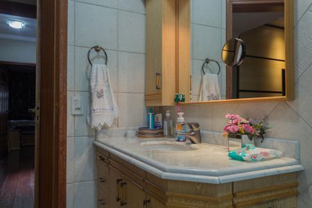 Casa à venda com 414m², 4 quartos e 6 vagasBanheiro da Suíte 2