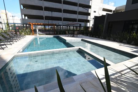 Apartamento à venda com 64m², 3 quartos e 1 vagaÁrea comum - Piscina
