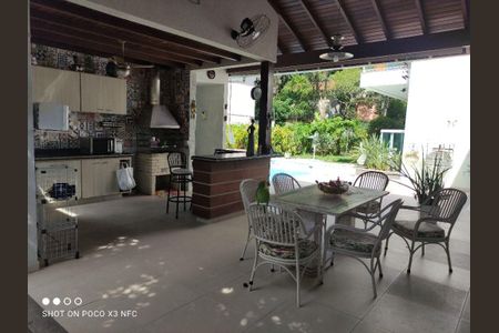 Casa à venda com 4 quartos, 582m² em Itaipu, Niterói