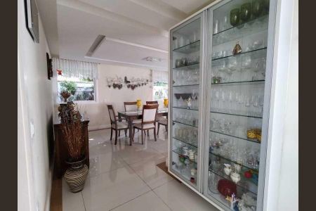 Casa à venda com 4 quartos, 582m² em Itaipu, Niterói