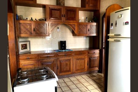 Casa à venda com 5 quartos, 492m² em Vital Brasil, Niterói