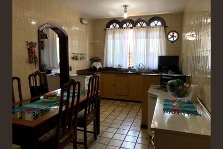 Casa à venda com 5 quartos, 492m² em Vital Brasil, Niterói