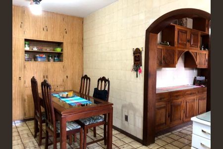 Casa à venda com 5 quartos, 492m² em Vital Brasil, Niterói