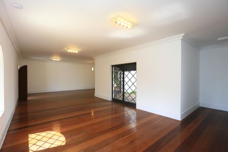 Sala 1 de casa para alugar com 5 quartos, 380m² em Jardim Everest, São Paulo
