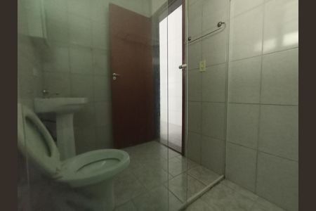 Banheiro de casa para alugar com 2 quartos, 100m² em Chácara Inglesa, São Paulo