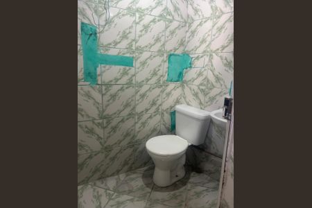 Banheiro de casa para alugar com 2 quartos, 45m² em Céu Azul, Belo Horizonte