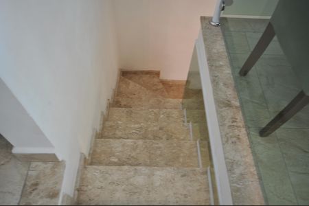 Casa para alugar com 109m², 3 quartos e 2 vagasEscada