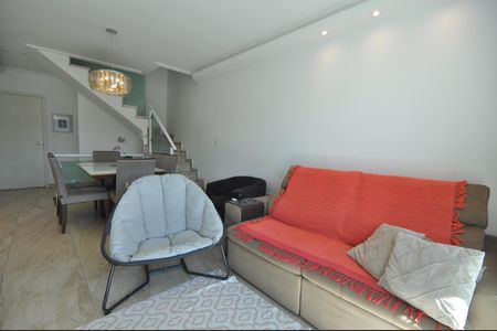 Sala de casa para alugar com 3 quartos, 109m² em Vila Rosa, São Paulo