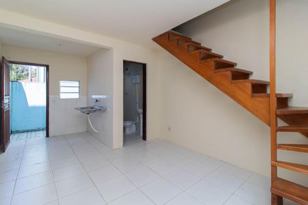 Sala de casa de condomínio à venda com 2 quartos, 50m² em São José, Porto Alegre