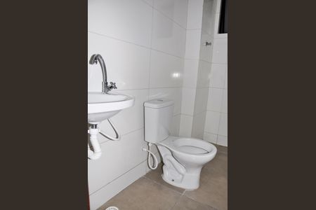 Apartamento à venda com 40m², 2 quartos e 1 vaga Apartamento à venda com 40m², 2 quartos e 1 vagaDetalhe - Banheiro Social