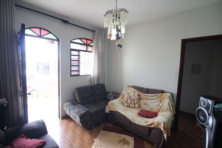 Casa para alugar com 3 quartos, 377m² em Eldorado, Contagem