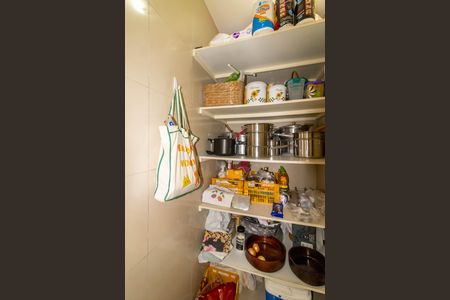 Apartamento à venda com 130m², 4 quartos e 2 vagas Apartamento à venda com 130m², 4 quartos e 2 vagasDespensa