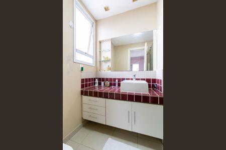 Apartamento à venda com 130m², 4 quartos e 2 vagas Apartamento à venda com 130m², 4 quartos e 2 vagasBanheiro da Suíte 1