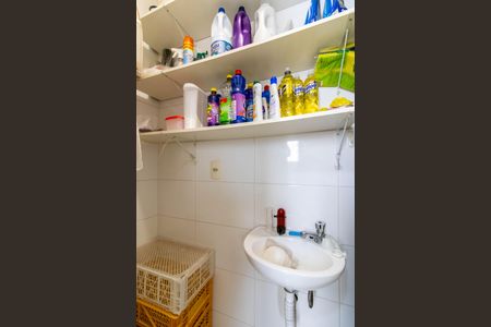 Apartamento à venda com 130m², 4 quartos e 2 vagas Apartamento à venda com 130m², 4 quartos e 2 vagasBanheiro de Serviço