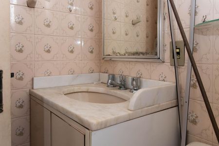 Casa à venda com 300m², 3 quartos e 4 vagasBanheiro -  Casa 2