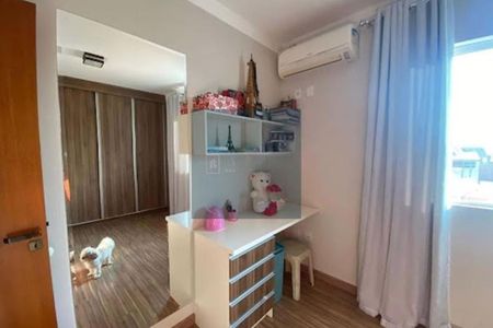 Casa à venda com 210m², 3 quartos e 2 vagas