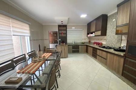 Casa à venda com 210m², 3 quartos e 2 vagas