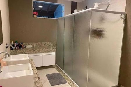 Casa à venda com 210m², 3 quartos e 2 vagas