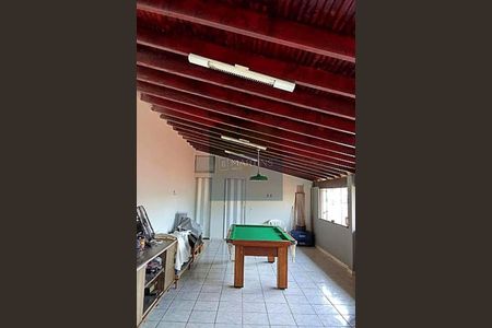 Casa à venda com 196m², 3 quartos e 2 vagas